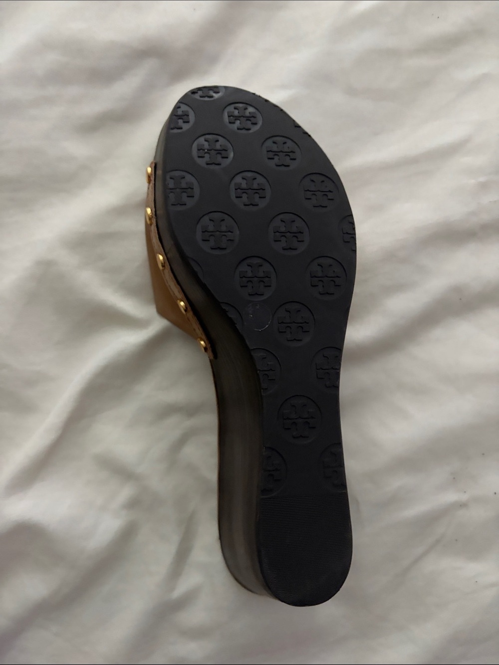 Tory Burch Tan Patent Logo Slide Sandals - Picture 2 of 3